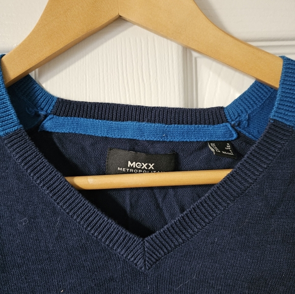 Men's v neck - Picture 2 of 2